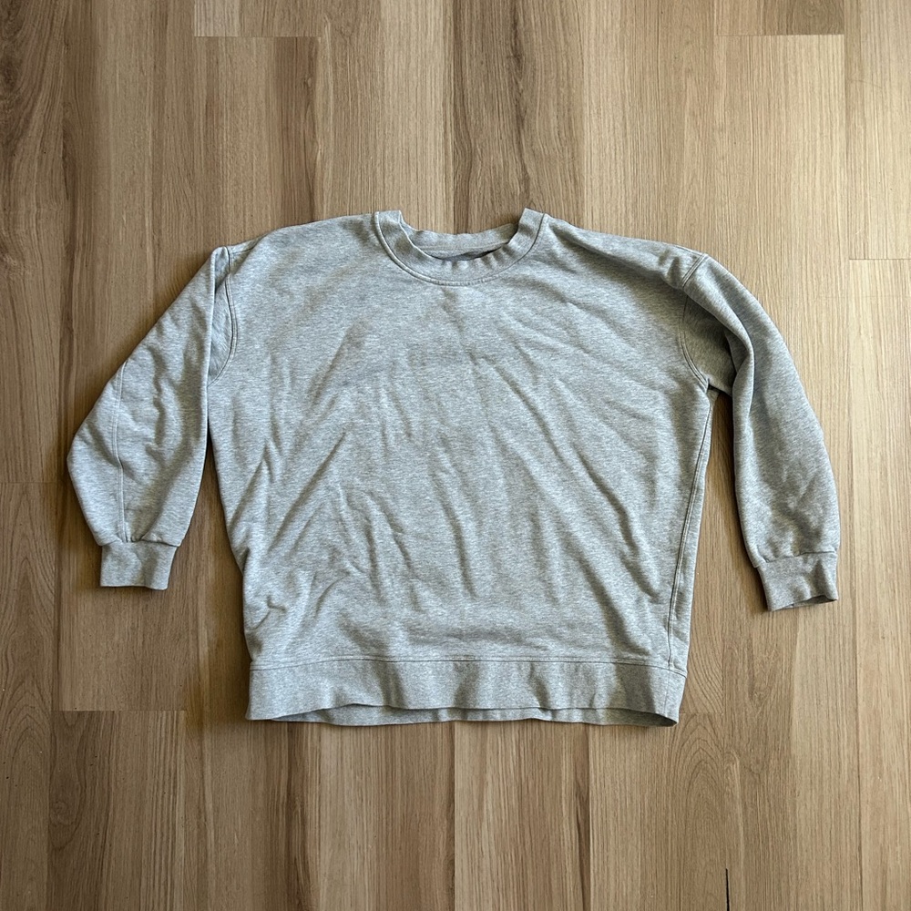 gray lululemon sweatshirt